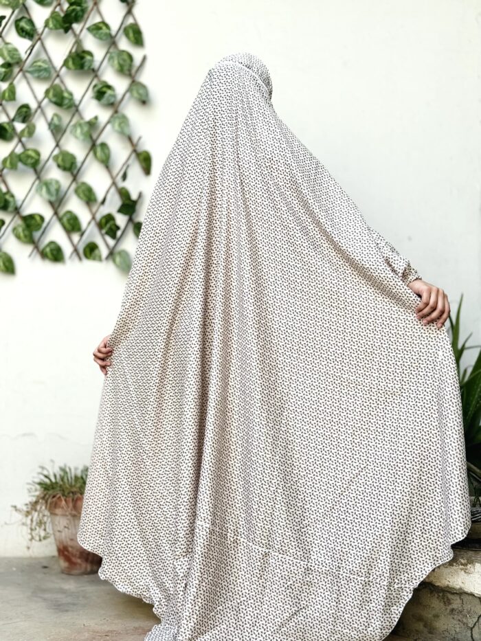 Irani Namaz Chadar with Sleeves - Image 2